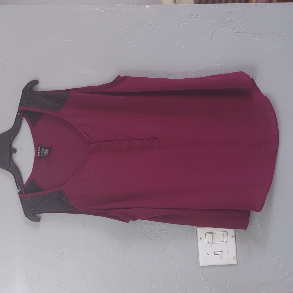 Torrid blouse women size 2 good condition 24 inch of armpits to armpits check